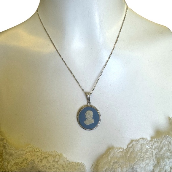 Vintage 925 Wedgewood Jasperware Male Cameo Pendant Necklace - Picture 2 of 4